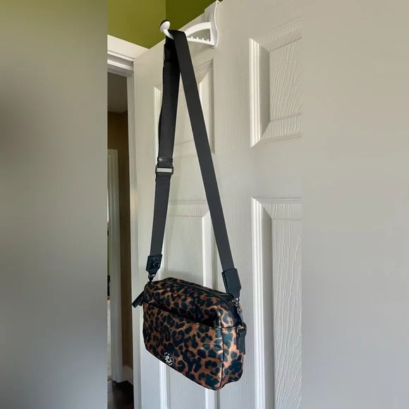 Kurt Geiger Camera Bag Crossbody Leopard Brown Quilted Nylon Shoulder Bag - Picture 5 of 8